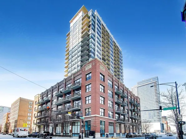 210 S Des Plaines St #907, Chicago, IL 60607