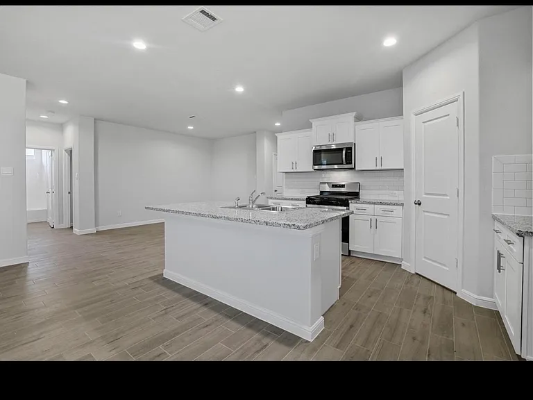 8556 Arthur Valley Ln — Photo 4