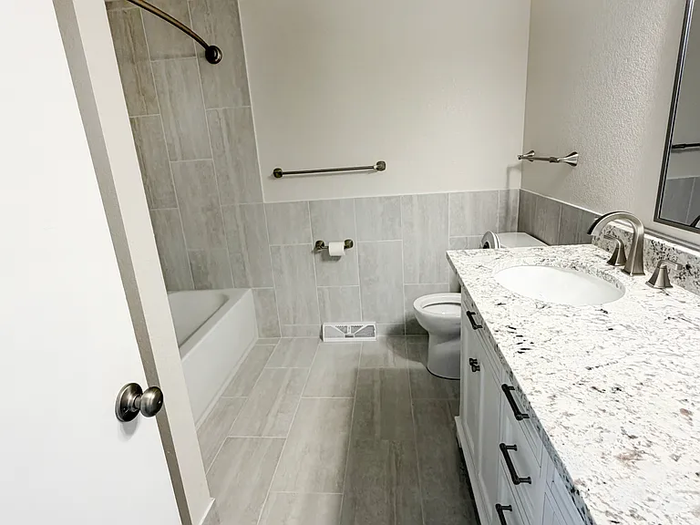 1501 Stuart St — Photo 5