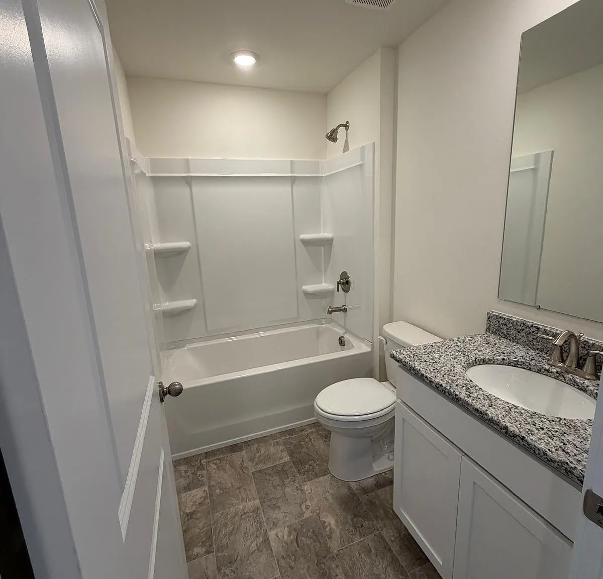3 bed, 2.5 bath, 1381 sqft, $2,100 — Photo 3