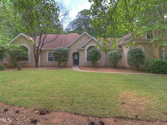2nd image of 137 Oakwood Trl