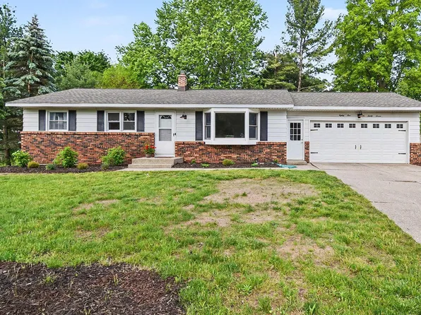 8137 Hearthway Ave, Jenison, MI 49428