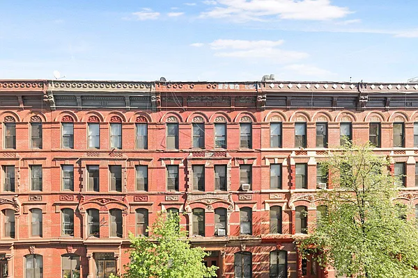 Rented by Level Group | media 32