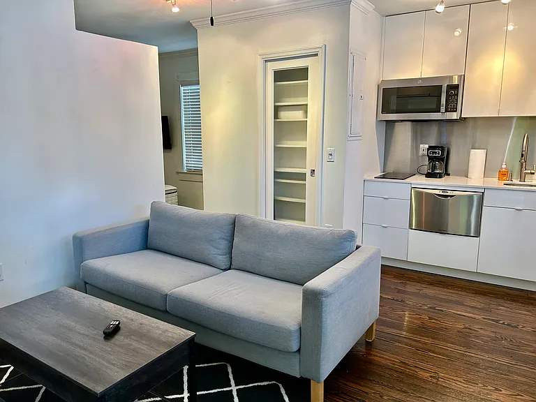 706 E Pine St — Photo 5