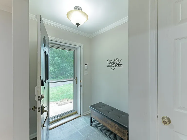 5616 Shade Tree Ln — Photo 2