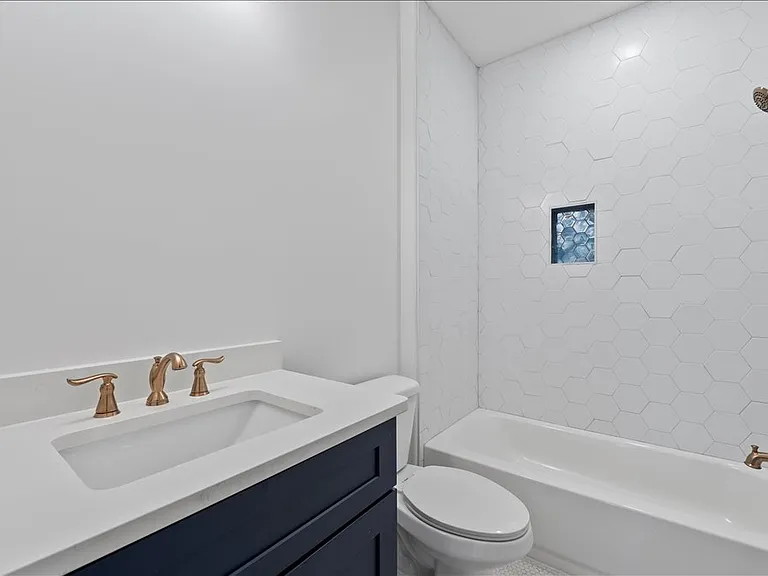 1072 Bruce St — Photo 16
