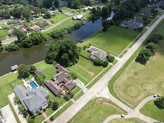 3rd image of Island Dr