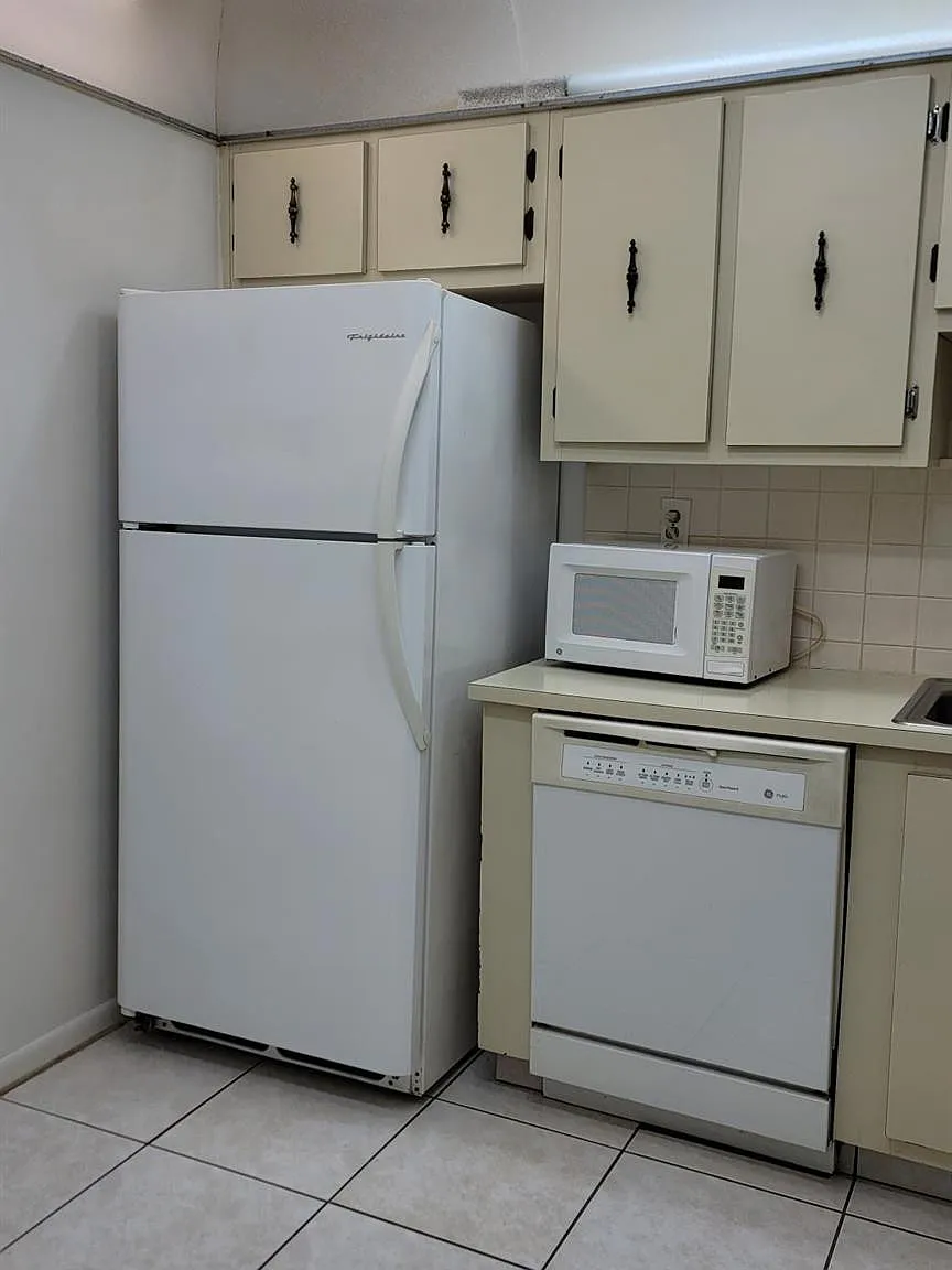 1 bed, 1.5 bath, 695 sqft, $1,475 — Photo 2