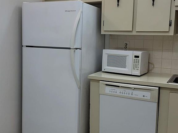 2nd image of 4394 NW 9th Ave APT 20-3G