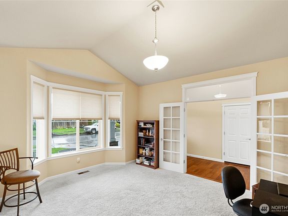 Office/Den/ Optional 3rd bedroom. closet would go left of door>
