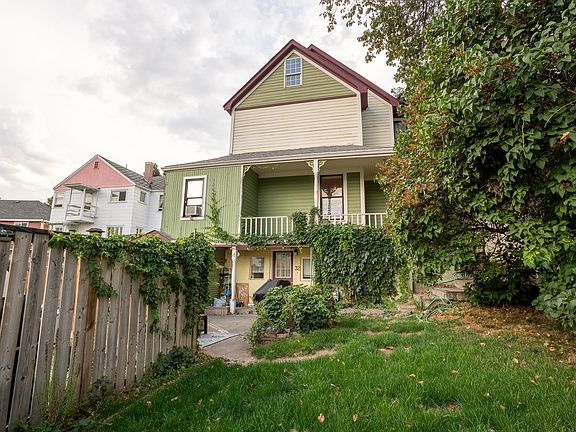 3rd image of 32 Battle St W