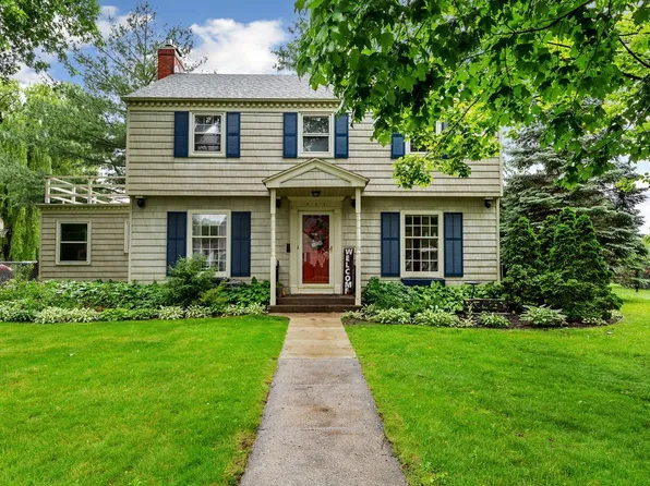 832 6th Ave SW, Faribault, MN 55021