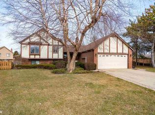 35306 Wright Cir, Sterling Heights, MI 48310