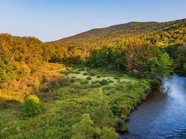 5827 VT 313, Arlington, VT 05250