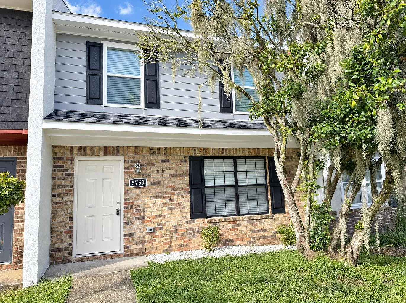 3 bed, 1.5 bath, 1344 sqft, $2,195 — Photo 2