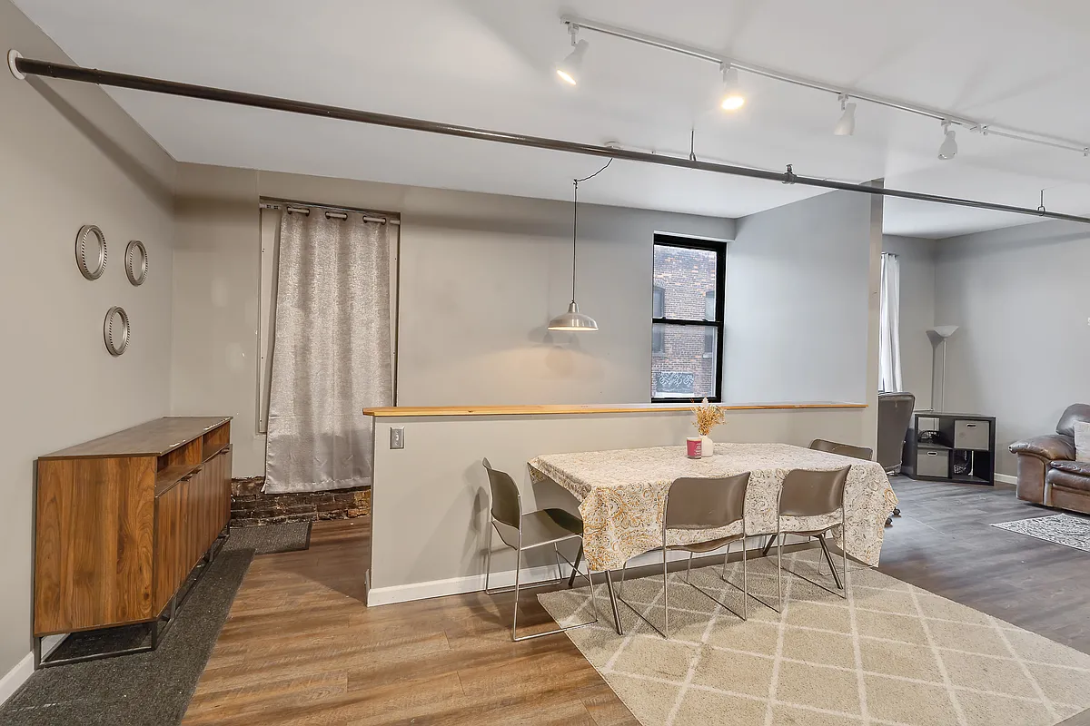 Building Photo - 307-13 S Clinton St S #500