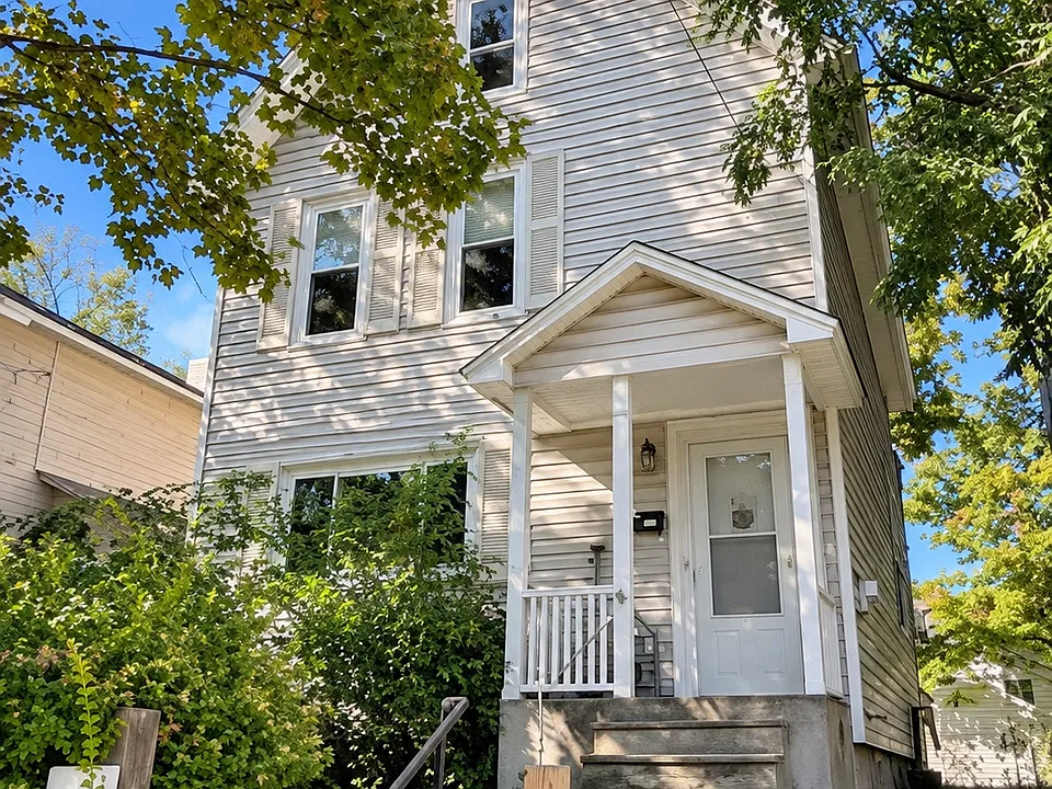 40 Seminary Ave #A