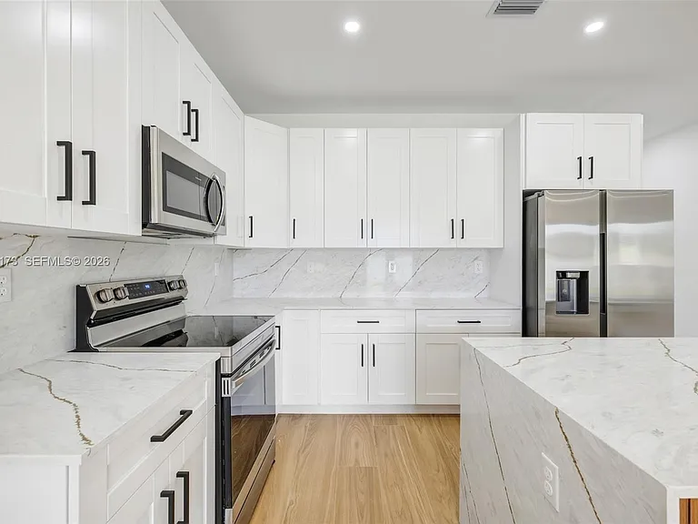 11086 SW 219th St — Photo 11
