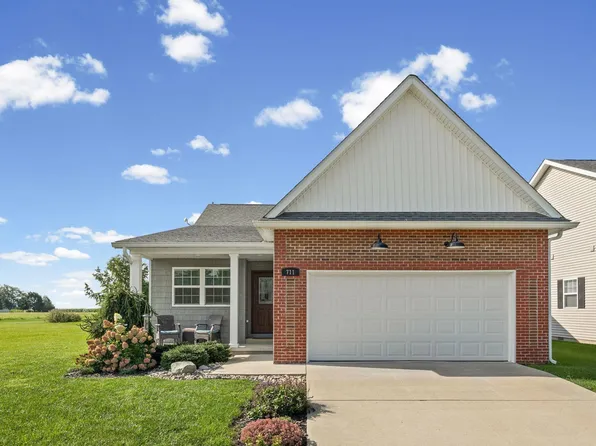 711 Carriage Ln, Flora, IN 46929