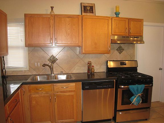 5th image of 1412 Pitt St NE