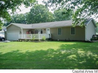 8 Circle Dr, Illiopolis, IL 62539