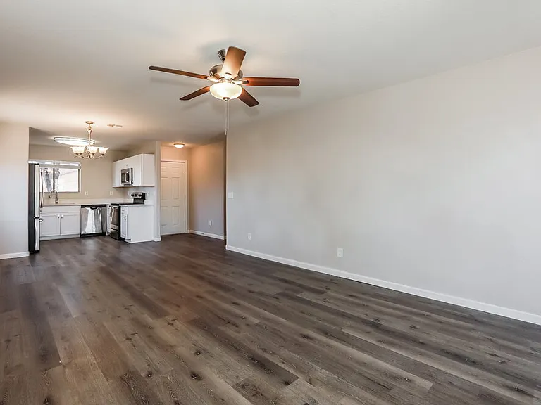 1074 E Silversmith Trl — Photo 4