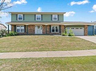 3935 Rollingwood Dr NW, Cedar Rapids, IA 52405