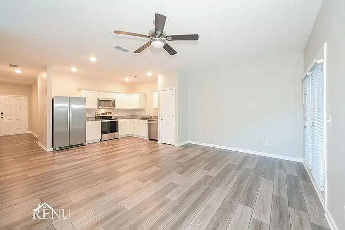3 bed, 2.5 bath, 1386 sqft, $1,945 — Photo 4