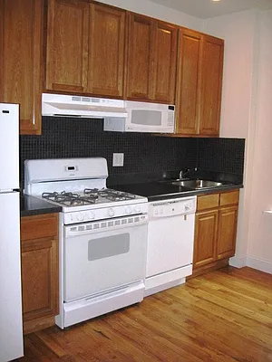 Rented by PMG Real Estate  | media 20