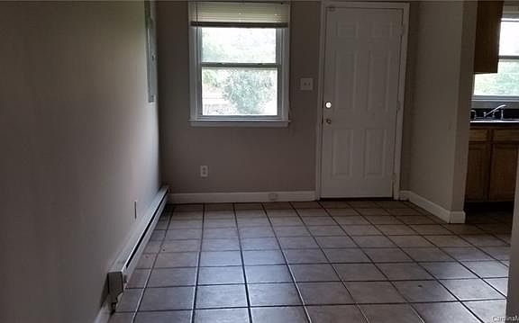 3rd image of 1111 Belmont Ave APT 3
