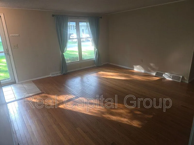 3 bed, 2.0 bath, $2,995 — Photo 4