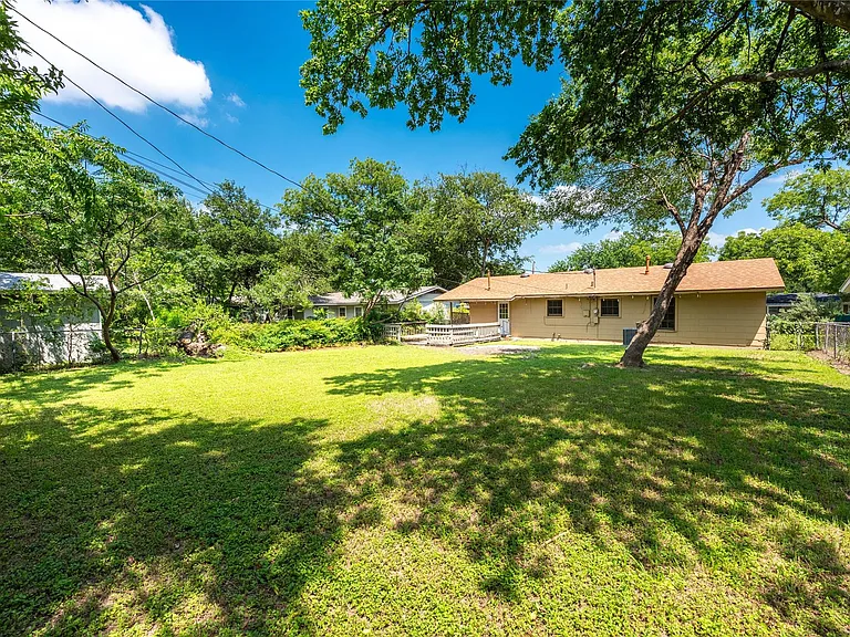 7602 Delafield Ln — Photo 17