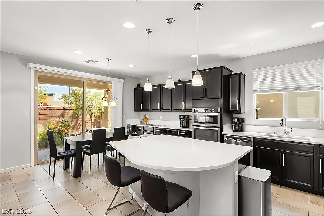 3 bed, 2.5 bath, 2376 sqft, $2,700 — Photo 3