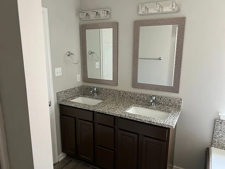 114 Colchester Dr — Photo 13