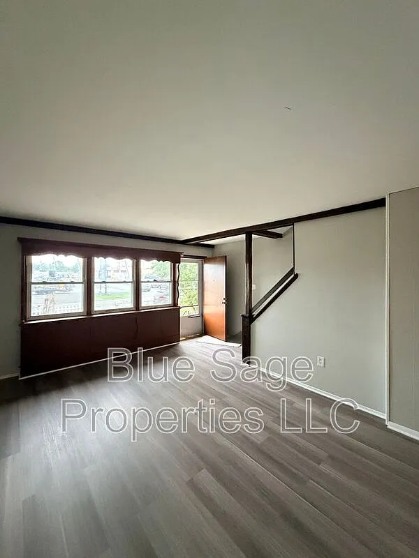 3 bed, 1.5 bath, 1216 sqft, $1,495 — Photo 4