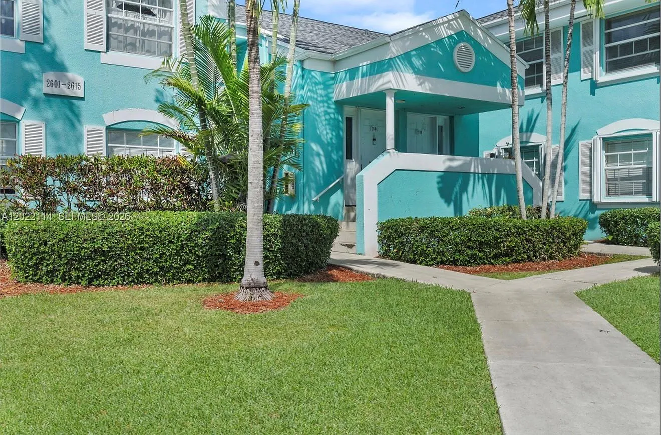 Keys Gate Condo No Three — Photo 1