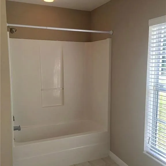 2106 McArthur Ave — Photo 8