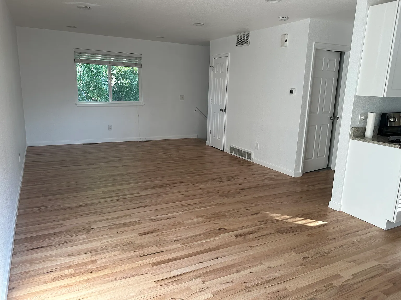 3 bed, 1.5 bath, 1456 sqft, $2,500 — Photo 3