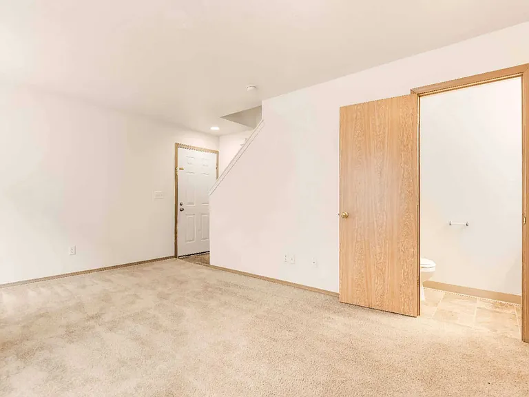 Raven Apartments — Photo 5