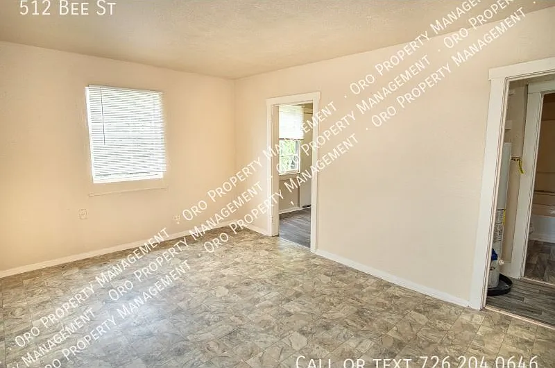512 Bee St — Photo 3