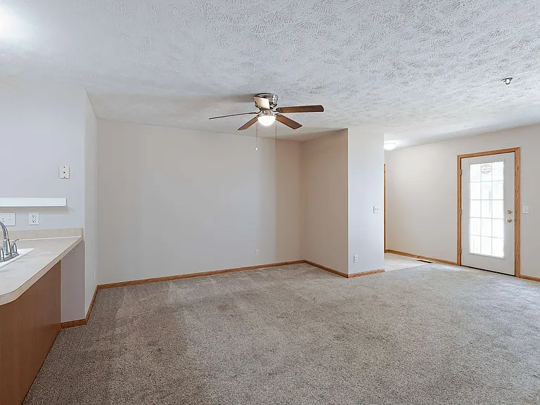 8624 Delphinium Ln — Photo 4