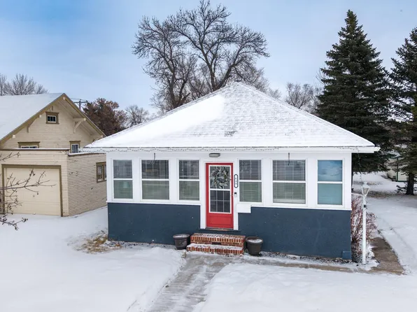 648 3rd Ave NE, Valley City, ND 58072