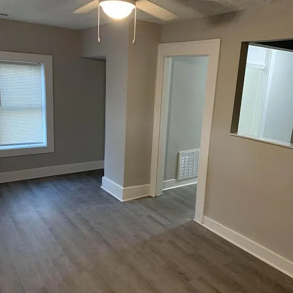 111 W Pearl St — Photo 5
