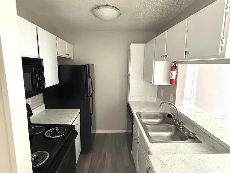 Oak Meadow Apartments — Photo 59