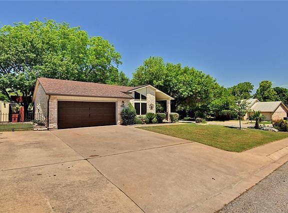 4th image of 401 Greenway Dr
