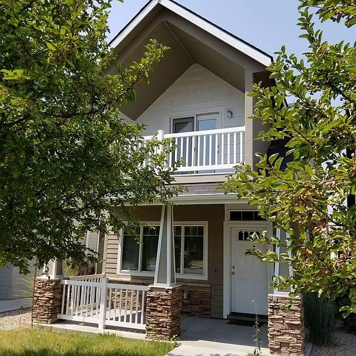 Front entrance with street parking available.