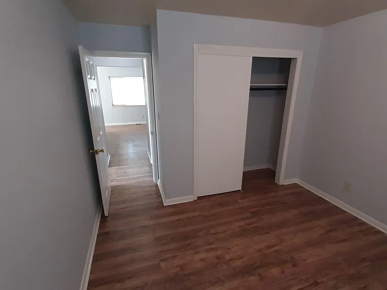 400 N Clark Blvd #1 — Photo 9