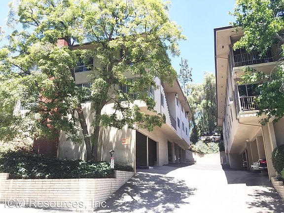 5th image of 1601 Amberwood Dr APT B