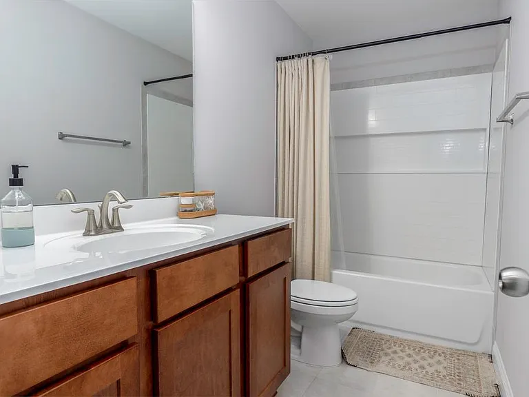 1024 Loretta Ln — Photo 16