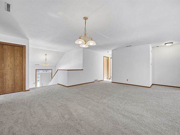4th image of 1224 Litchfield Dr #B